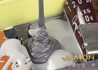  隨著科技的不斷發(fā)展，電池在各類設(shè)備中的應(yīng)用越來越廣泛，尤其是在電子產(chǎn)品、電動汽車及可再生能源等領(lǐng)域。電池的性能和安全性對于這些設(shè)備的正常運行至關(guān)重要，因此電池封裝材料的選擇顯得尤為重要。